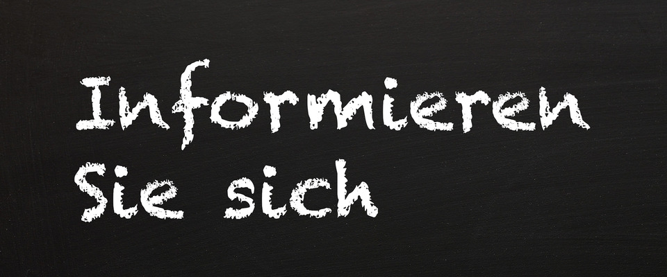 Kreidetafel mit Schriftzug "Informieren Sie sich"