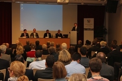 Vortragsveranstaltung,auf dem Podium (von links): Dr. Martin Klein, Prof. Dr. Heinz-Jürgen Pezzer, Prof. Dr. Lars Micker, Prof. Dr. h. c. Rudolf Mellinghoff, Prof. Dr. Hans-Jochem von Beckerath Vortragsveranstaltung,auf dem Podium (von links): Dr. Martin Klein, Prof. Dr. Heinz-Jürgen Pezzer, Prof. Dr. Lars Micker, Prof. Dr. h. c. Rudolf Mellinghoff, Prof. Dr. Hans-Jochem von Beckerath